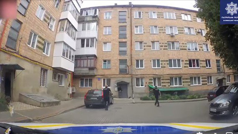 Вигукував, що застосує зброю: у Луцьку затримали чоловіка з наркотиками. ВІДЕО