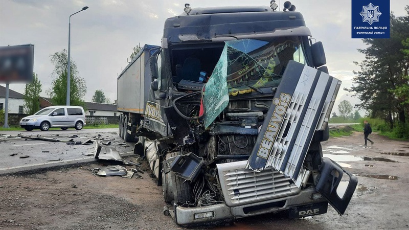 На Волині зіштовхнулися вантажівки. ПОДРОБИЦІ