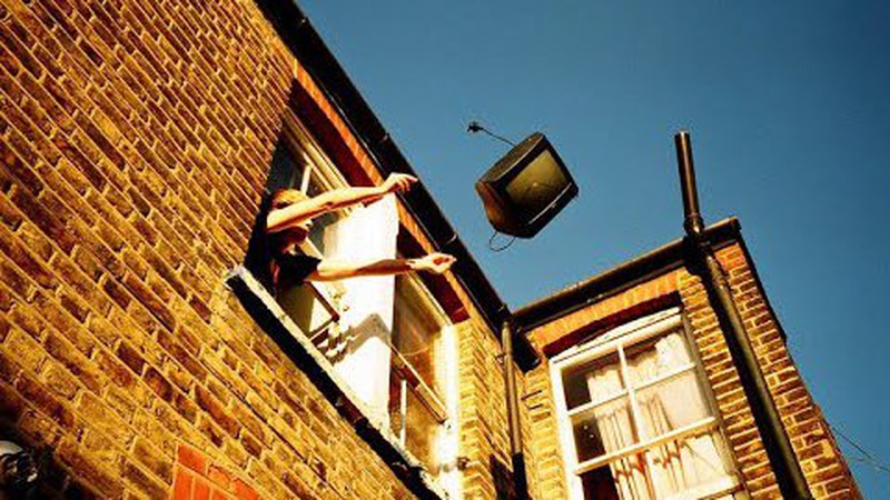 У Володимирі через вікно викинули телевізор