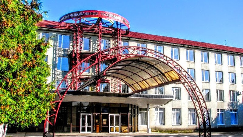 Керівництво луцького вишу просить владу виділити мільйон на благоустрій території