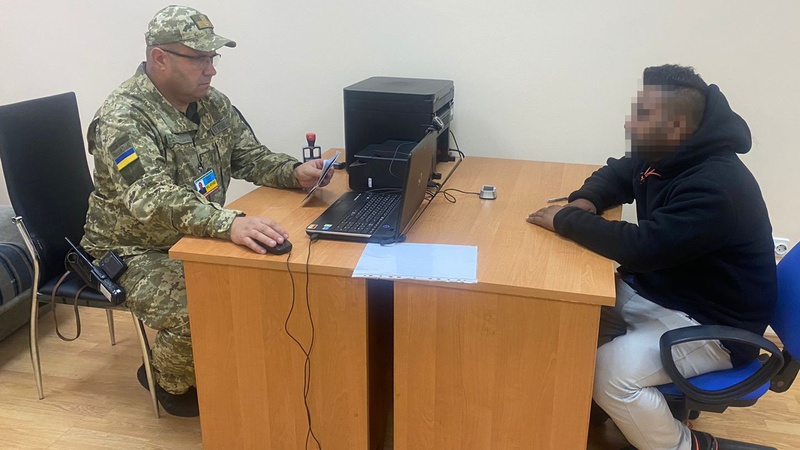 У пункті пропуску «Ягодин» виявили іноземця з підробленим паспортом