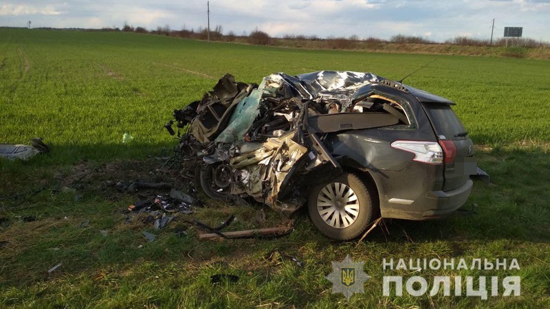 Загинув чоловік і двоє дітей: поліція встановлює обставини моторошної ДТП на Волині