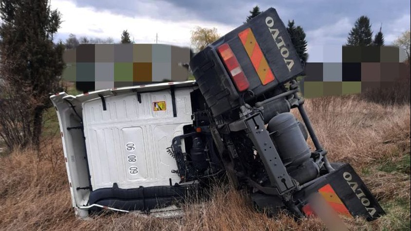 ДТП на Волині: автомобіль «злетів» у кювет