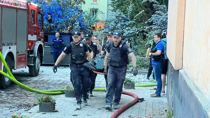 Атака на Львів: російська ракета влучила в багатоповерхівку, є загиблі та поранені