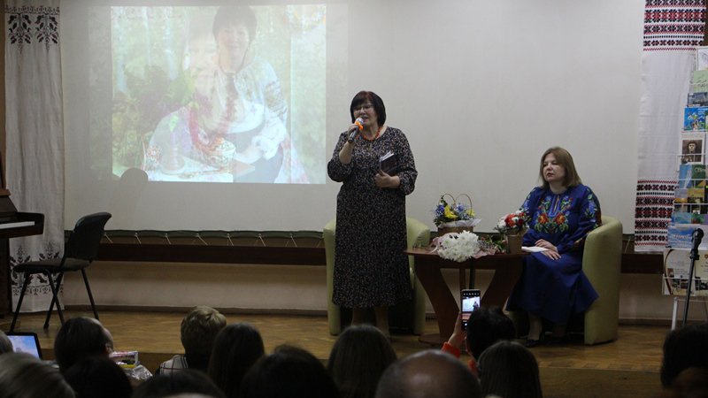 У Луцьку відбулася презентація ліричної збірки «Лінії оборони» волинської поетеси  Ніни Горик