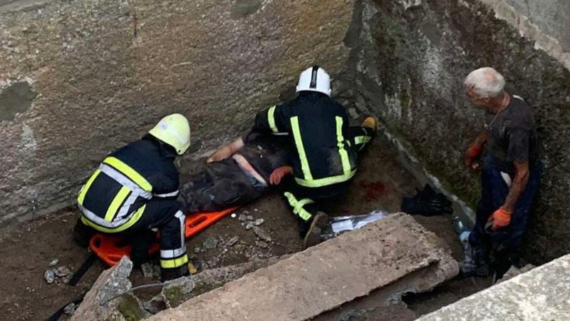 Загибель чоловіка під бетонною плитою на Волині: у поліції розповіли деталі трагедії