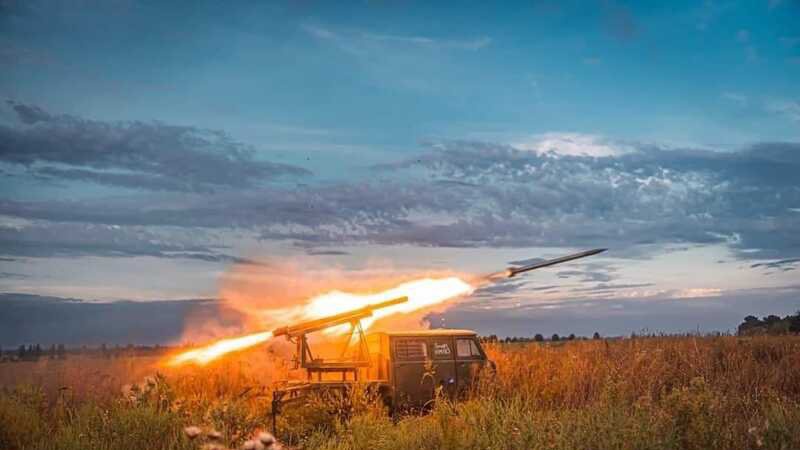 Мінус 610 окупантів і чимало техніки: втрати ворога за минулу добу