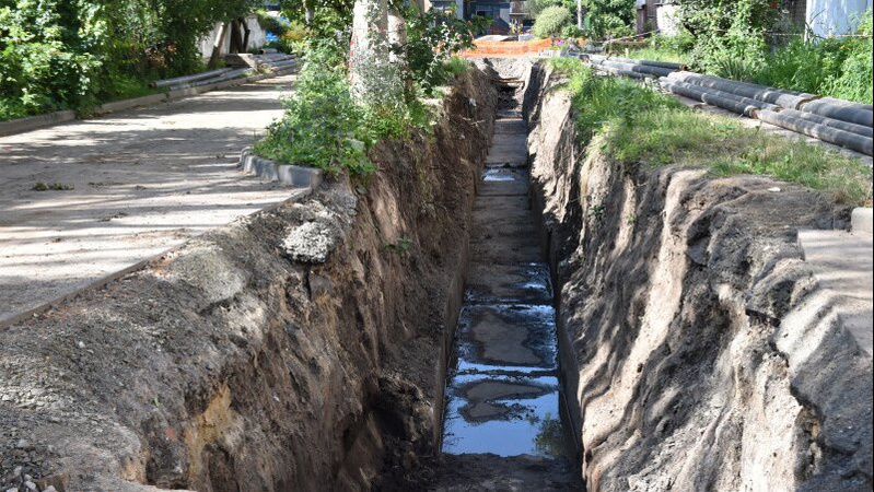 Як у Луцьку ремонтують аварійну ділянку тепломережі