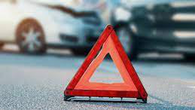 У Луцьку на перехресті водій в’їхав у дорожній знак: деталі аварії