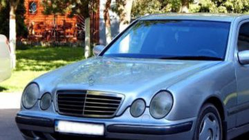 У Володимирі на аукціон виставили «мерседес» мера міста