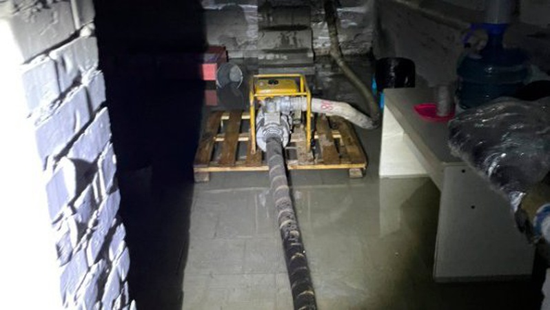 Рятувальники Волині відкачали воду з підвалів двох дитсадків і з прибудинкової території