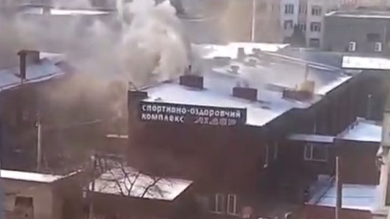 У Луцьку горить спорткомплекс «Лідер»