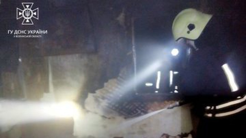 На Волині горіли два житлові будинки