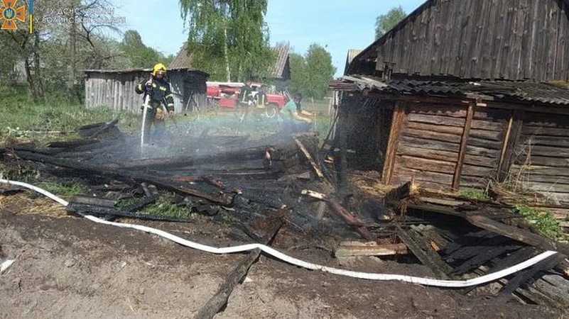 На Волині за добу сталося 6 пожеж у житлових секторах: згоріло дві автівки