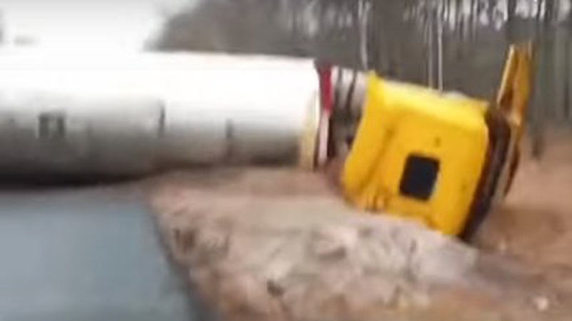 Повідомили подробиці перекидання автоцистерни з етиленоксидом на Волині