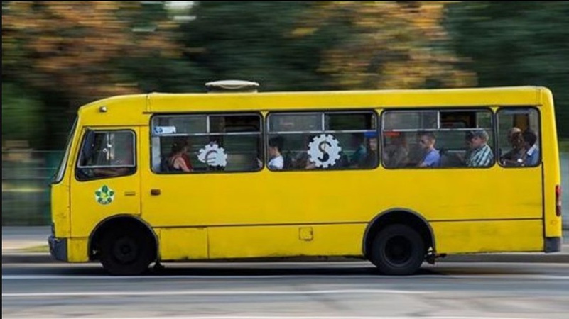 Із картки зніматиме максимальну вартість: як користуватись е-квитком в приміських маршрутках