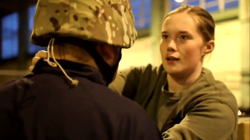 Українські новобранці повертаються з Британії у зимовій формі. ВІДЕО