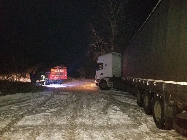 Волинські рятувальники витягнули з кюветів три автомобілі