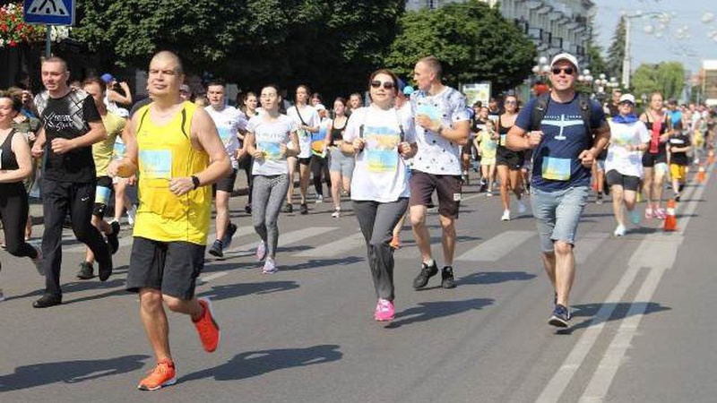 Сотні лучан взяли участь у забігу на підтримку полонених  бійців «Азову»