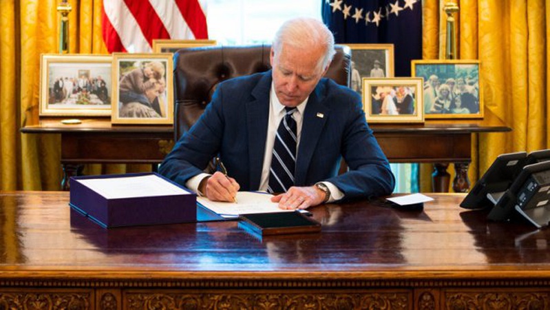 Допоможуть Україні: Байден підписав рекордний оборонний бюджет