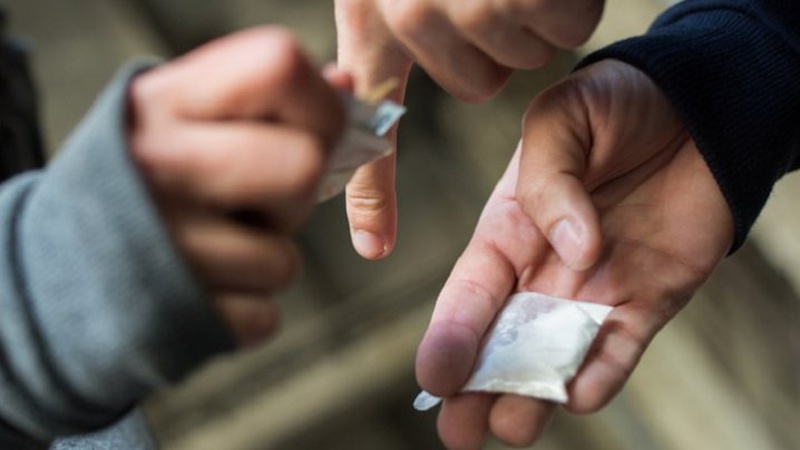 Волинянин, сидячи за ґратами, торгував наркотиками