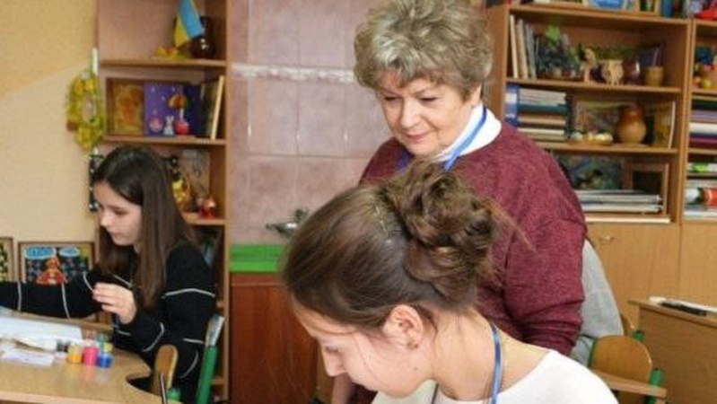 Викладачці художнього гуртка з Луцька потрібна допомога