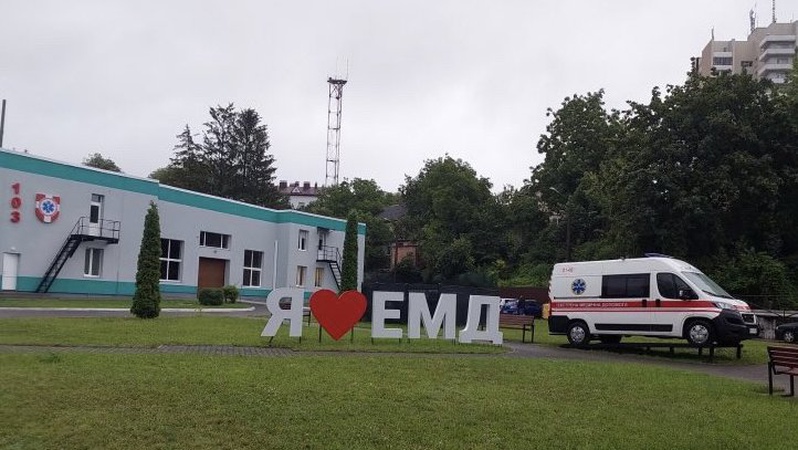 В центрі екстреної допомоги на Волині облаштували фотозону зі швидкою