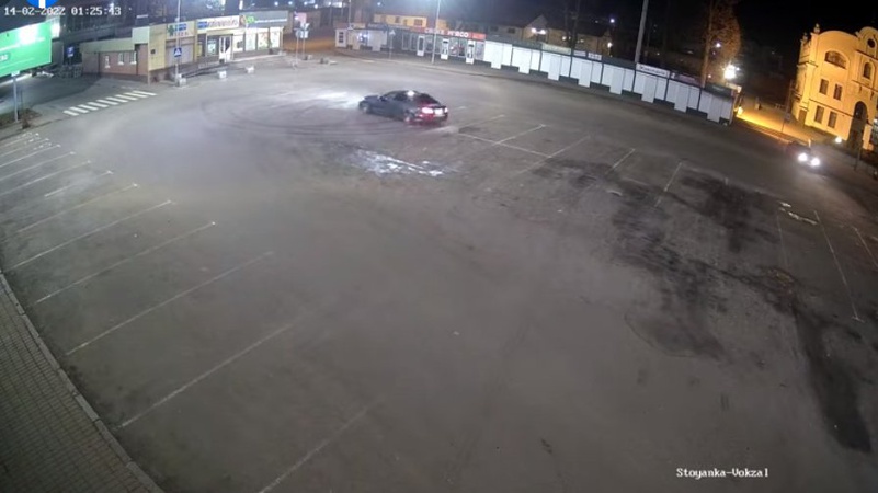 У Луцьку біля вокзалу вночі дрифтував «мерседес». ВІДЕО