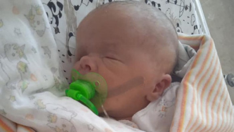 Волинянка просить небайдужих врятувати її новонародженого сина