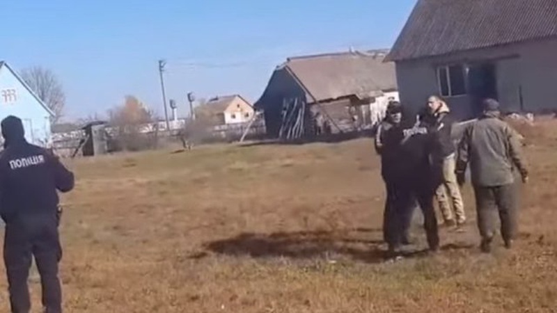 Що каже поліція про напад на українських журналістів, які знімали сюжет про незаконну вирубку лісів