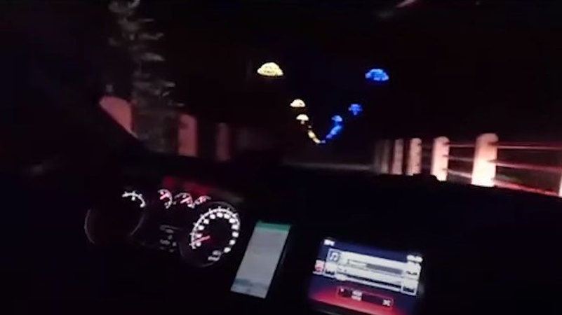 Головними алеями Луцького парку роз’їжджало авто. ВІДЕО