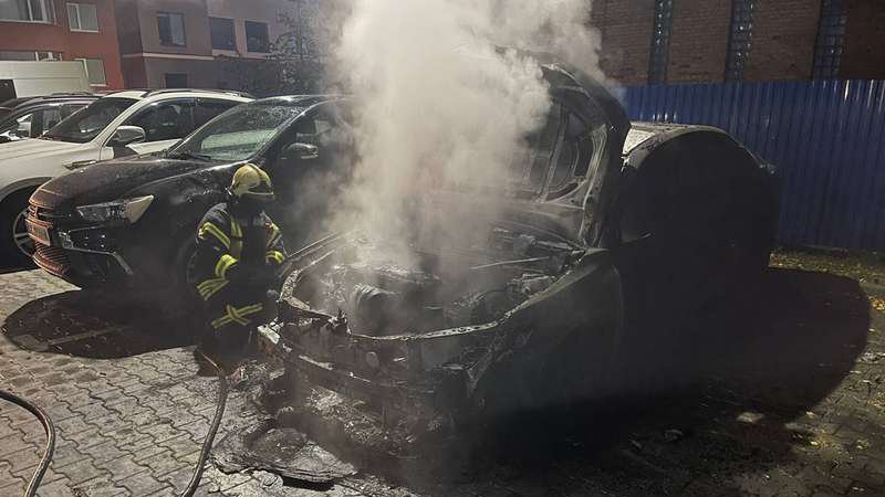 У Луцьку вночі горів легковик. ФОТО