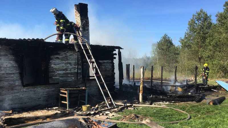 Волинянин через цигарку спалив будинок
