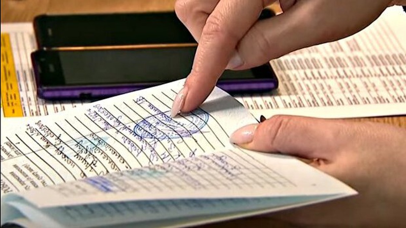 Який потрібен стаж, щоб вийти на пенсію у 60, 63 чи 65 років: таблиця