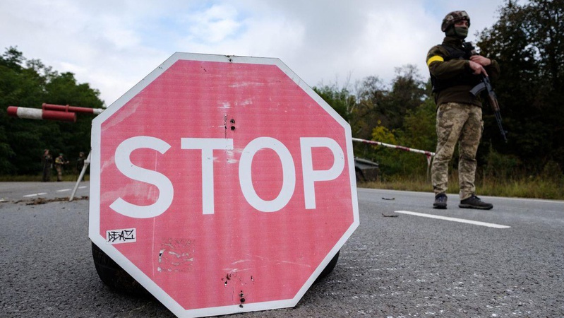 Поранили водія: на Волині військові стріляли по автівці, яка не зупинилася на блокпосту