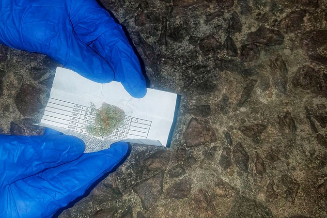 Гвардійці ловлять лучан із речовинами, схожими на наркотичні