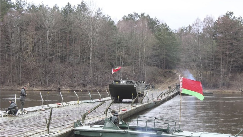 Білорусь мінує дороги і мости у прикордонних з Україною районах, – Генштаб