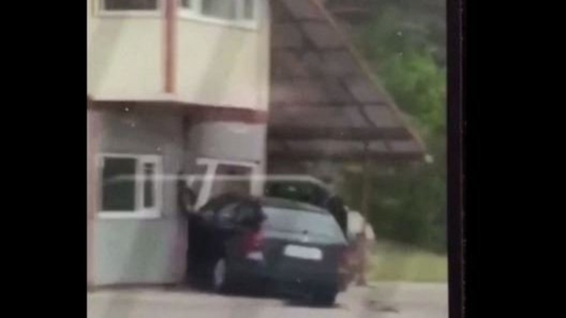 На Волині авто влетіло у блокпост, є постраждалі. ВІДЕО