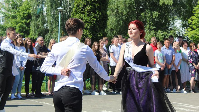 У школах Ковельської громади пролунав останній дзвоник. ФОТО