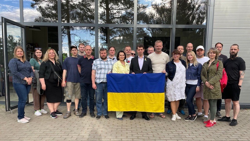 21 автомобіль було зібрано та підготовлено для відправки в Україну латвійською організацією Agendum