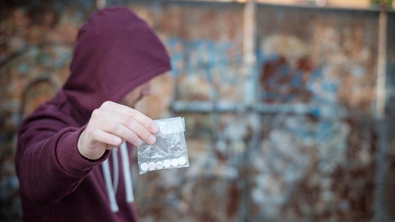 Збував психотропи через «закладки»: волинянин проведе за ґратами понад 6 років