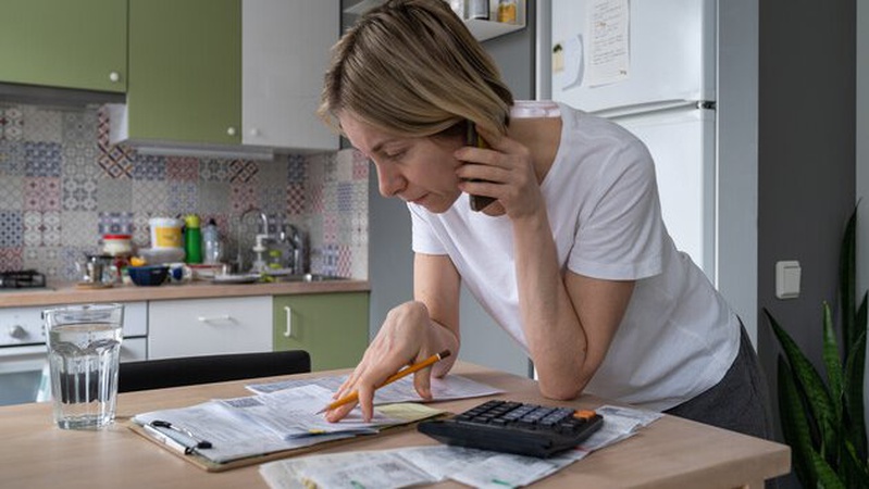 Українцям повідомили, як зміняться тарифи на комуналку з 1 жовтня: електроенергія, вода, газ, опалення