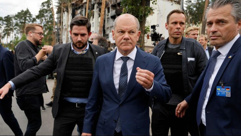 Україна вчасно отримає німецьку зброю для битви за Донбас, — Шольц