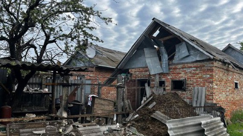 На Дніпропетровщині ворожа ракета влучила у промислове підприємство, Миколаїв обстріляли з РСЗВ «Смерч»: ситуація в областях