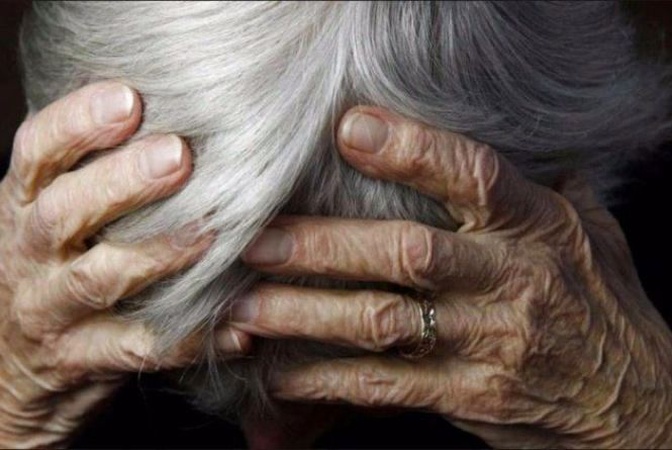 Луцьку пенсіонерку штовхнув та пограбував майстер із ремонту