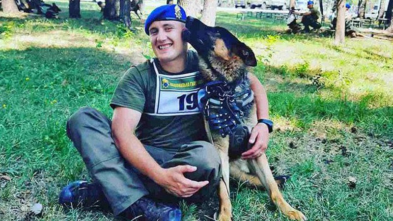 Нацгвардієць із Луцька крокуватиме на параді в Києві зі своїм собакою. ФОТО