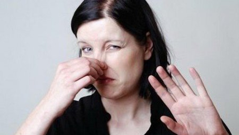 Лучани вимагають знайти та усунути причину смороду у місті