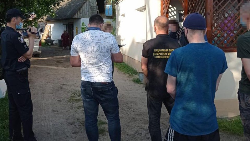 Масштабні обшуки на Волині: чимало знайшли в неповнолітнього. ФОТО