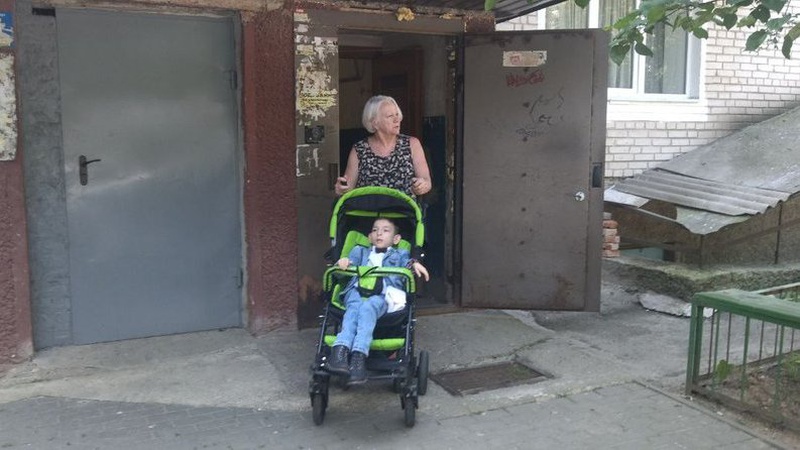 Лучанка взяла під опіку дитину з інвалідністю