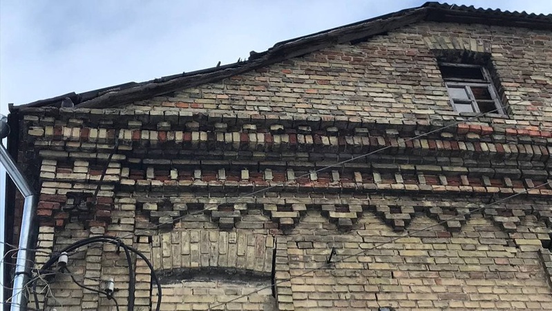 Жителі будинку в Луцьку скаржаться на аварійний стан та відмовляються сплачувати за послуги ЖЕКу